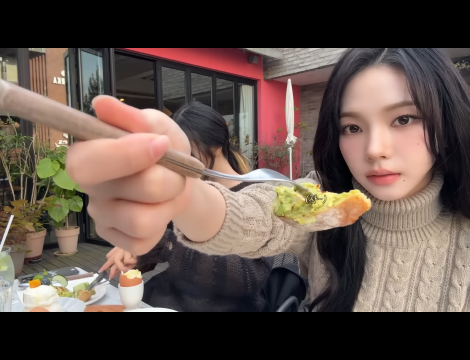 韩国明星最爱餐厅与城市灯光的电影感拼贴画